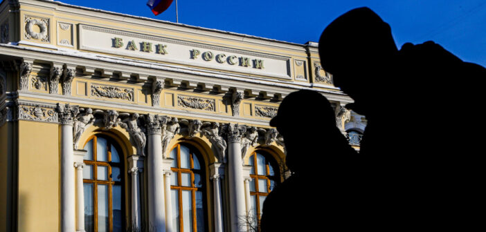 Центробанк нашел неожиданные причины падения экономики