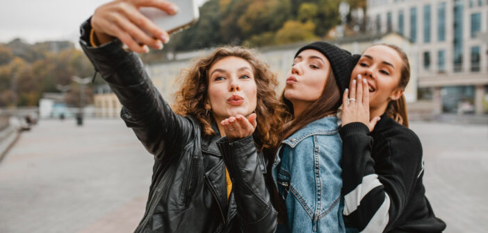 Женщины-миллениалы обогнали зумеров по экранному времени