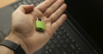 Российские банки и маркетплейсы начали блокировать доступ пользователям с VPN