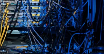 Иран нанес ракетный удар по серверам Amazon и штаб-квартире Batelco