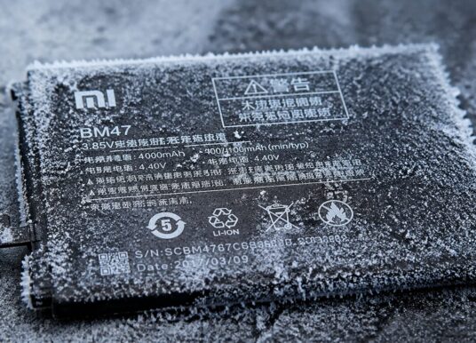 Xiaomi выводит на рынок Poco M8s, который работает в экстремальном холоде