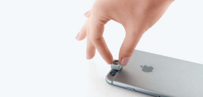 Эксперты подтвердили, что вспышка смартфона может прожечь одежду и пластик