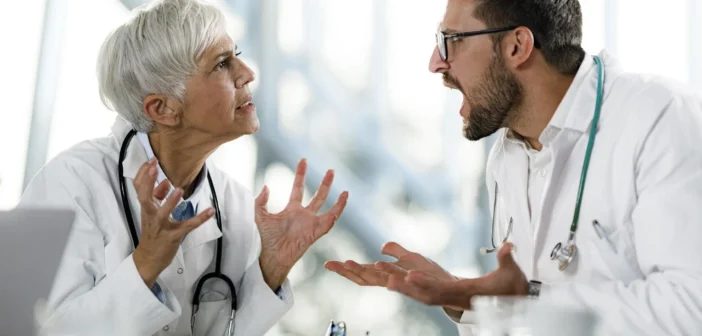 В России готовятся к рекордным сокращениям чиновников и врачей