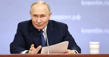 Путин потребовал повсеместно внедрить ИИ в России