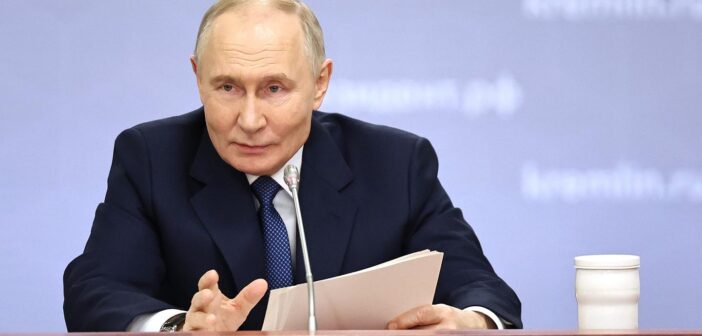 Путин потребовал повсеместно внедрить ИИ в России