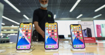 В России рухнули цены на новые iPhone и Samsung