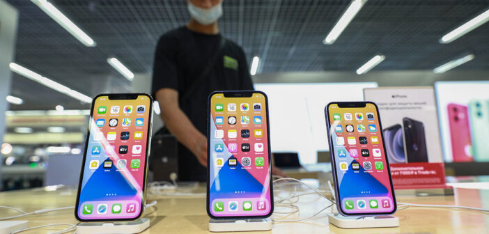 В России рухнули цены на новые iPhone и Samsung