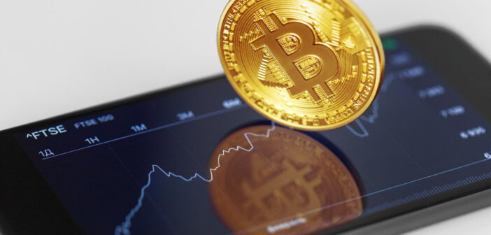 Bitcoin улетел выше $77 000, крипторынок сошел с ума