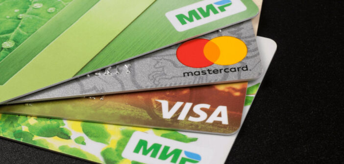 ЦБ РФ потребовал полного ухода Visa и Mastercard из России