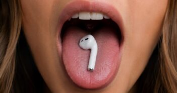 Девушка по ошибке проглотила AirPods вместо таблетки