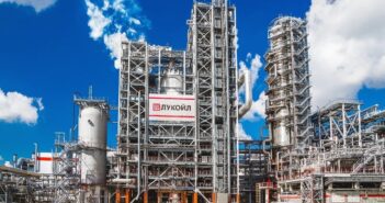 Нефтеперерабатывающий завод НОРСИ остановился после удара: что происходит с бензином
