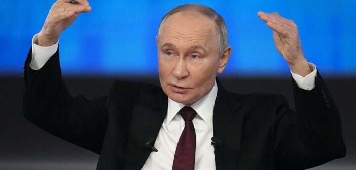 Путин поручил ФСБ обеспечить бесперебойную работу интернета