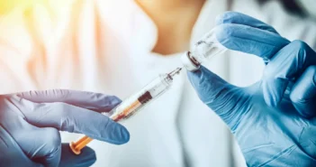 Ученые испытали на людях первую созданную ИИ вакцину