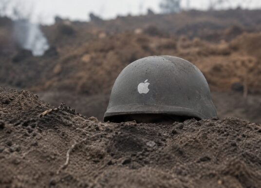 Глава Ростелекома назвал корпорацию Apple врагом России