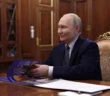 Путин подписал закон о тотальном учете владельцев смартфонов