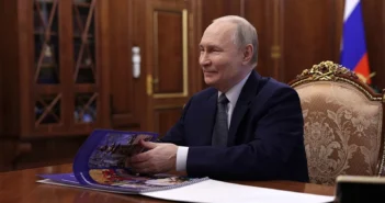 Путин подписал закон о тотальном учете владельцев смартфонов