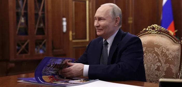 Путин подписал закон о тотальном учете владельцев смартфонов