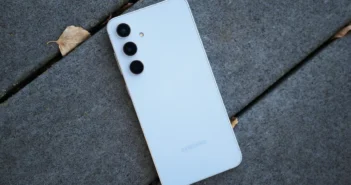 Samsung Galaxy S27 останется без новых дисплеев и камер в 2027 году