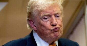 Трамп объявил, что намерен еще раз баллотироваться в президенты