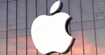 ФАС угрожает Apple штрафом в 4 млрд рублей и требует вернуть MAX