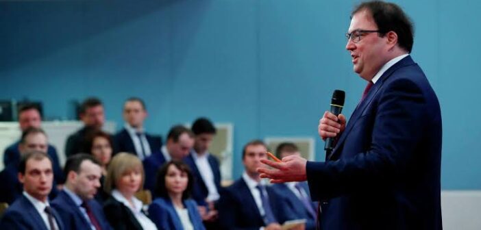 Минцифры будет полностью контролировать ИИ в России