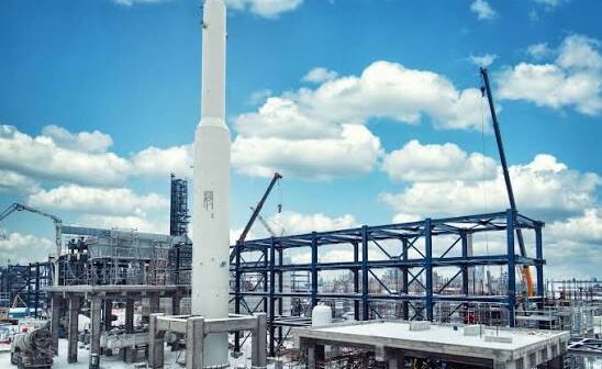 Атака на Омский НПЗ: что известно о пожаре на крупнейшем нефтезаводе России