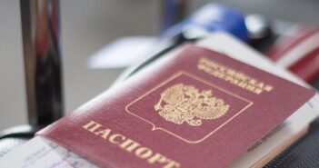Удалите фото паспорта из телефона, снимок - находка для мошенников