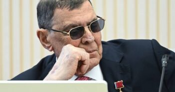 Умер один из авторов Конституции России Борис Эбзеев