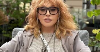 Алла Пугачёва в 2026 году: сколько ей лет и почему обсуждают фото из Юрмалы