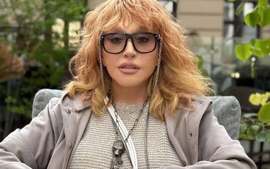 Алла Пугачёва в 2026 году: сколько ей лет и почему обсуждают фото из Юрмалы