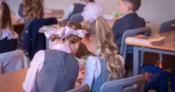 Выплата 15 тысяч рублей школьникам к 1 сентября: будет или нет