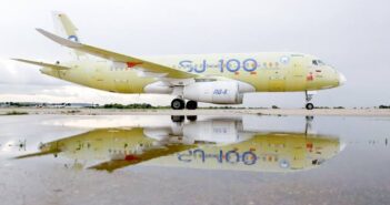 Обновленный лайнер SJ-100 сможет садиться на укороченных полосах