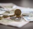 Россиян с доходом менее 45 тысяч рублей предложили считать бедными