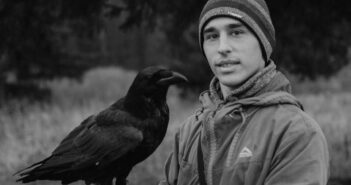 Умер Александр Чугайнов, автор блога о вороне Гоше