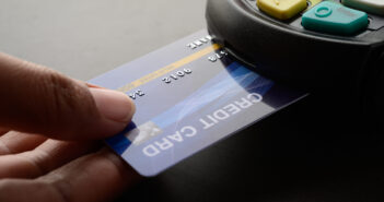 Visa и Mastercard могут вернуться в Россию: что означает заявление Аксакова