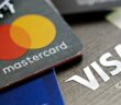 Сбербанк с 1 сентября отключит часть валютных карт Visa