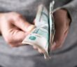 МРОТ в России в 2026 году — 27 093 рубля: сколько это на руки