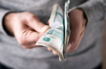 МРОТ в России в 2026 году — 27 093 рубля: сколько это на руки