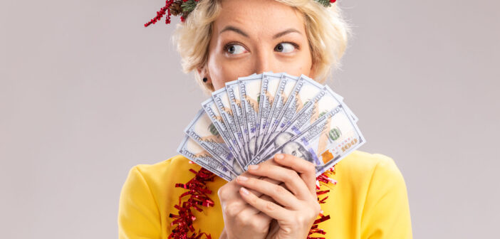 Россияне перевели за рубеж 321 млрд рублей за месяц: что стоит за цифрой