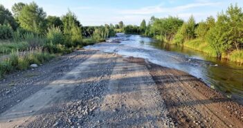 С Толбачика эвакуировали 152 туриста после размыва единственной дороги