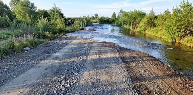 С Толбачика эвакуировали 152 туриста после размыва единственной дороги