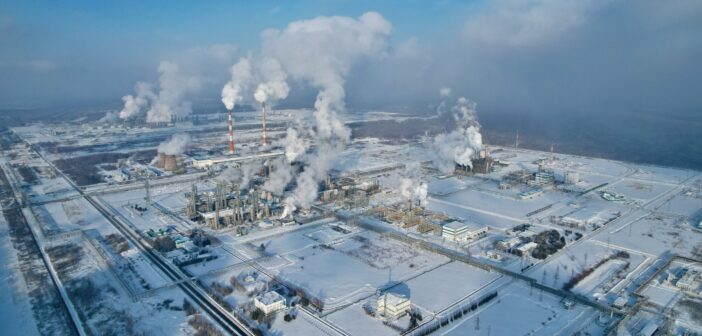 Reuters сообщил об остановке «ЗапСибНефтехима» СИБУРа после атаки БПЛА