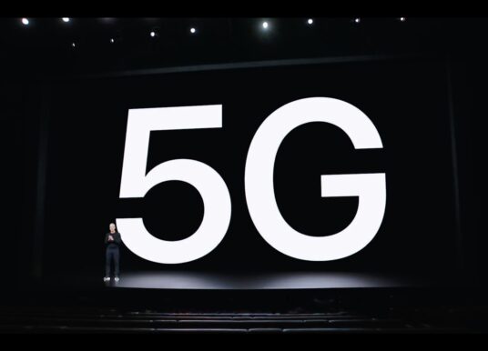 iPhone готов к 5G, российская сеть — тоже. Почему связи всё равно нет